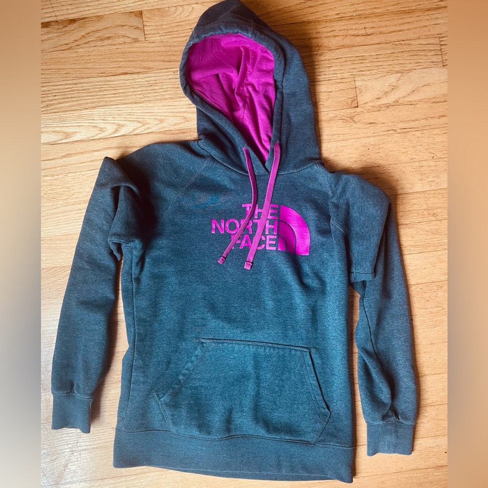 Northface sweatshirt 🩷 - Picture 3 of 3